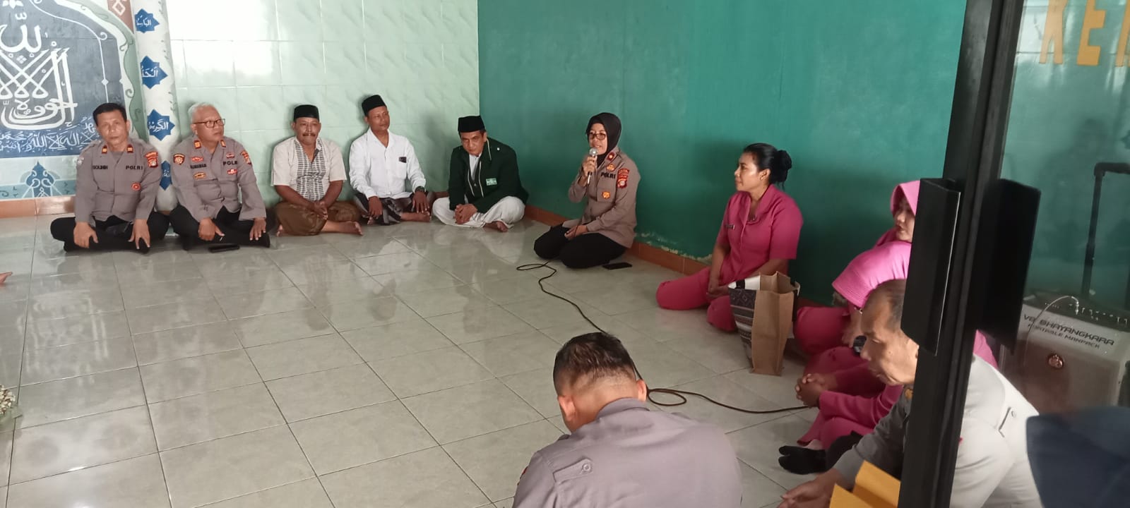 Bentuk Rasa Syukur Dan Peduli Terhadap Sesama, Kapolsek Tambun Selatan Berbagi Dengan Santuni Anak Yatim Piatu