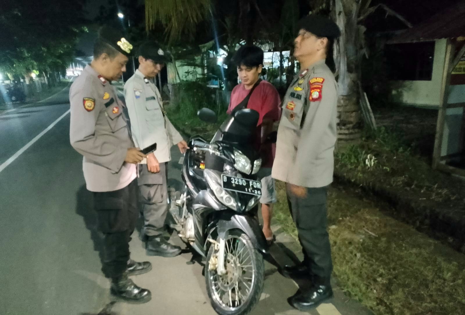 Polsek Cibarusah Gelar Operasi Kejahatan Jalanan (OKJ) di Jalan Raya Loji