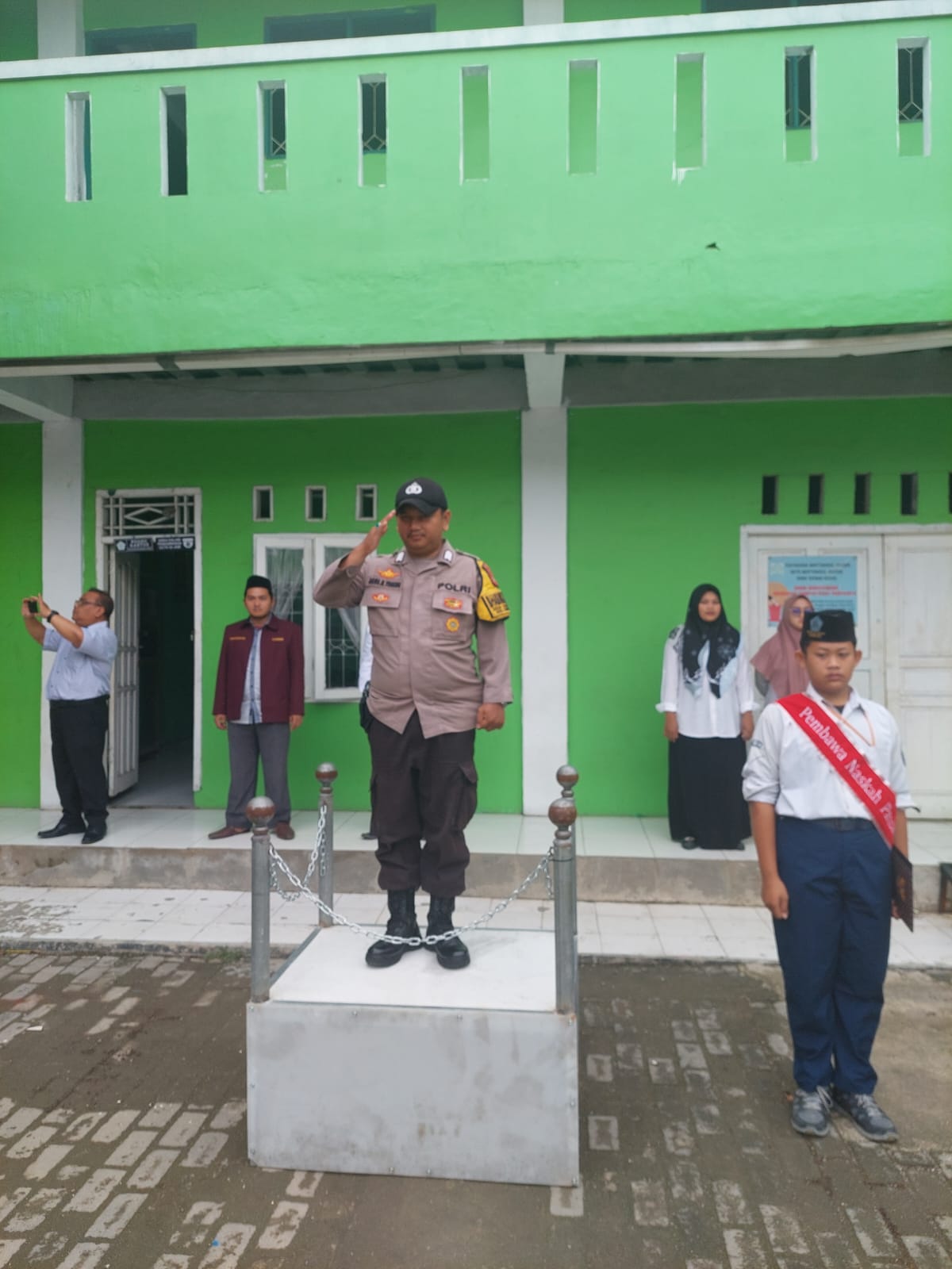 Bhabinkamtibmas Desa Karang Satria Pimpin Upacara Bendera di SMK Gema Kasa, Tanamkan Disiplin dan Kesadaran Hukum