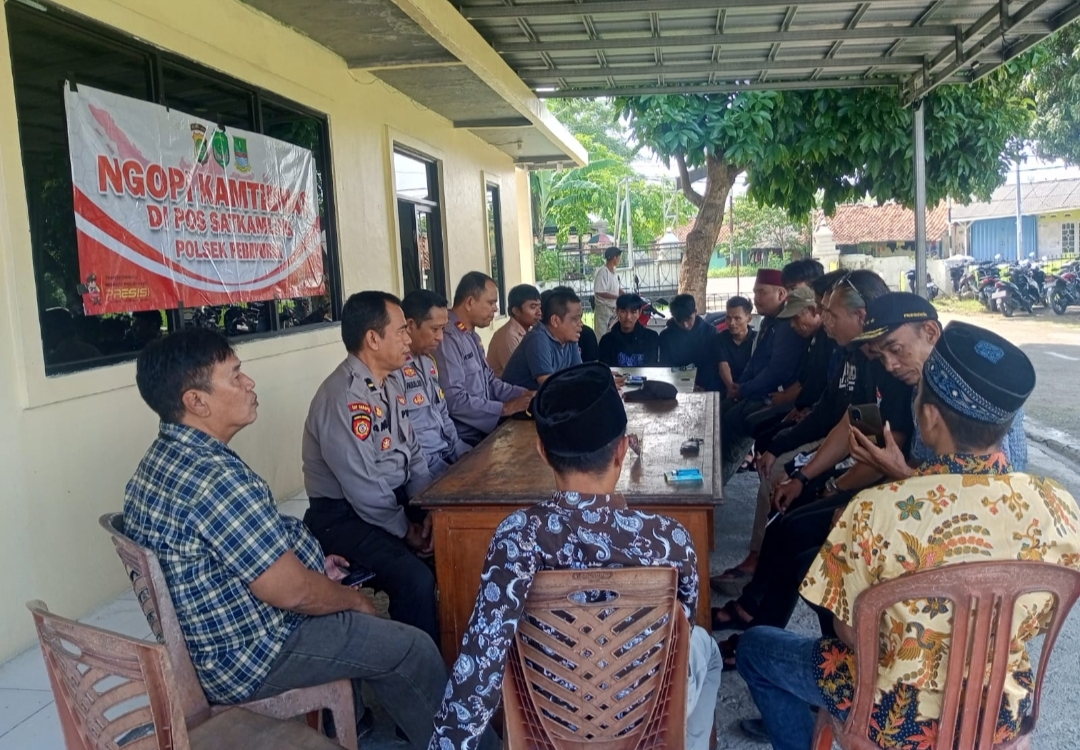 Polsek Pebayuran Gelar Ngopi Kamtibmas dan Tatap Muka Bersama Paguyuban Comunitas Masyarakat Cironggeng