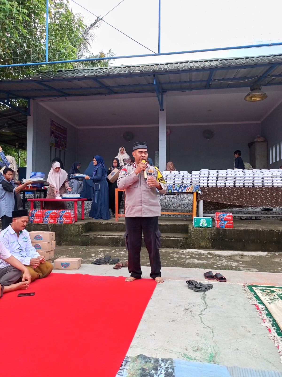 Laksanakan Giat Sambang dan Kunjungan, Bhabinkamtibmas Polsek Cikarang Barat sampaikan Pesan Himbauan kepada Masyarakat Desa Telaga Murni