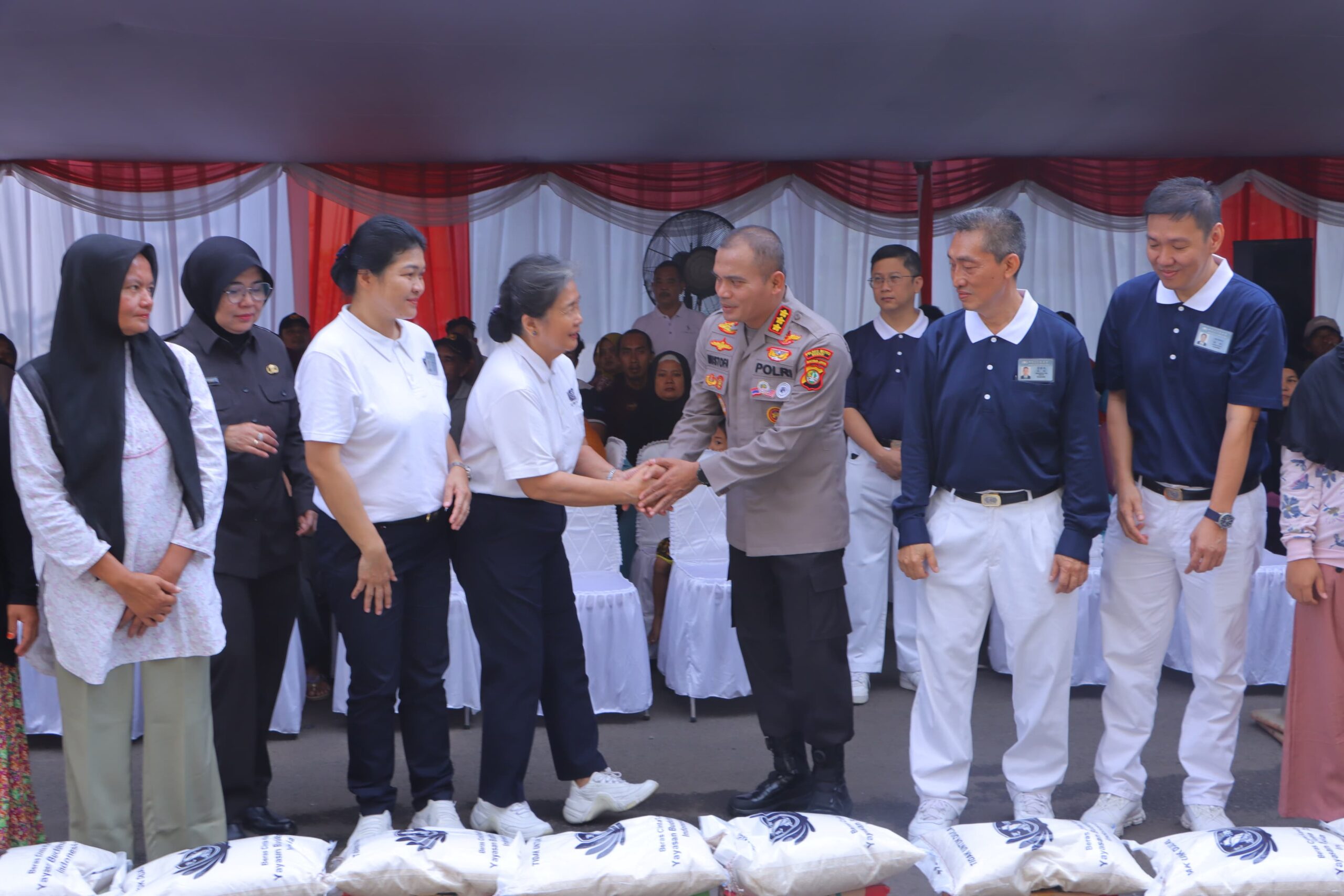 Polres Metro Bekasi dan Yayasan Buddha Tzu Chi Gelar Bakti Sosial dan Pelayanan Kesehatan untuk Masyarakat : Berikan 850 Paket Sembako