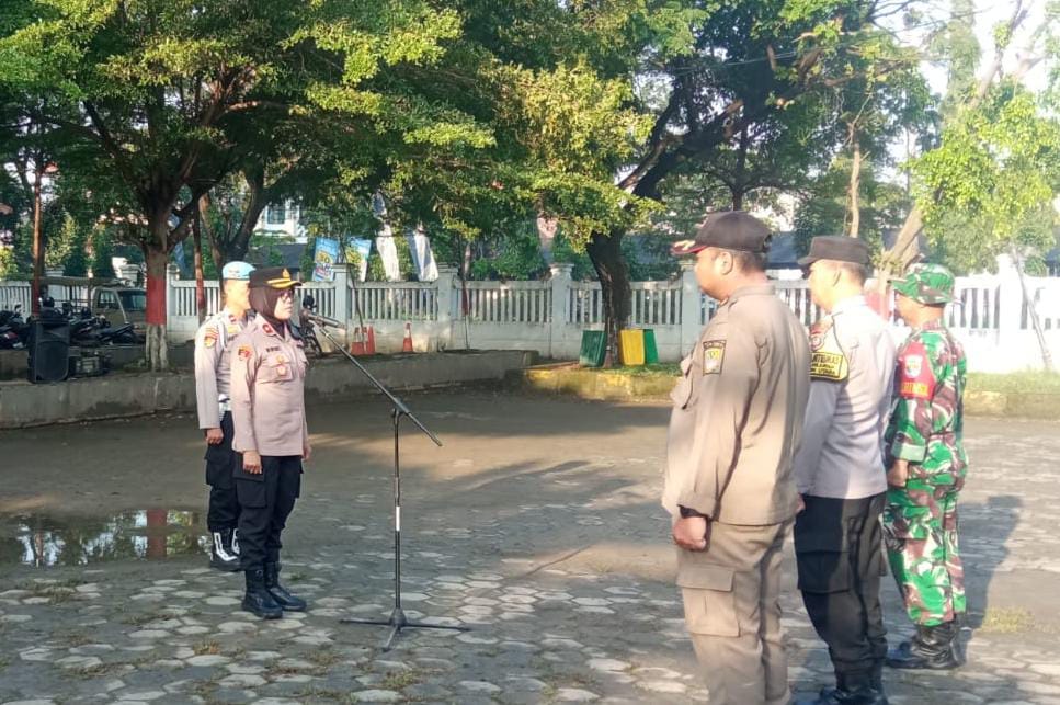 Kapolsek Tambun Selatan Pimpin Apel Pengamanan Kunjungan Gubernur Relokasi Bangunan diatas Bantaran Sungai